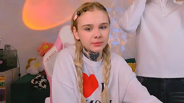 Britney Lynch online show from March 2026 07:07:01 PM