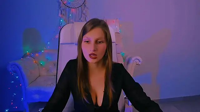 Snapshot of EllaHorton chatting on February 2025 03:30:01 PM EllaHorton online show from February 2025 03:30:01 PM