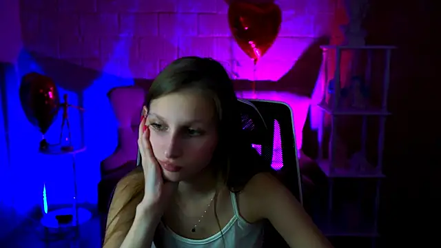 Snapshot of EllaHorton chatting on March 2025 12:33:02 PM EllaHorton online show from March 2025 12:33:02 PM