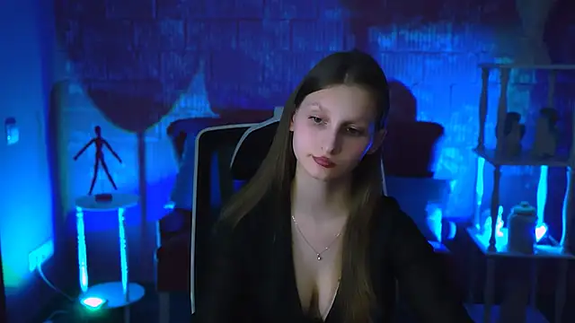 Snapshot of EllaHorton chatting on February 2025 03:43:02 PM EllaHorton online show from February 2025 03:43:02 PM