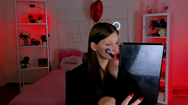Snapshot of EllaHorton chatting on February 2025 03:59:02 PM EllaHorton online show from February 2025 03:59:02 PM