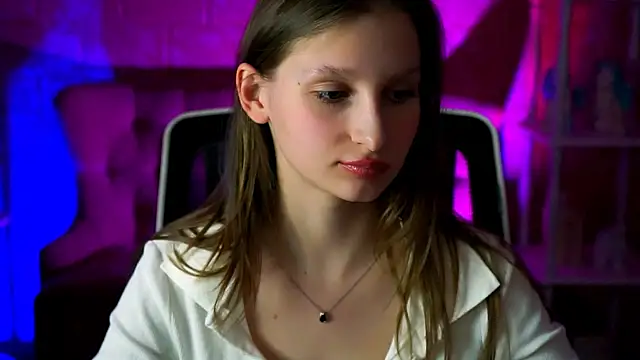 Snapshot of EllaHorton chatting on March 2025 03:32:02 PM EllaHorton online show from March 2025 03:32:02 PM