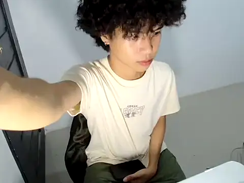 Asiantwink21 online show from May 2026 05:05:01 PM