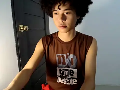 Asiantwink21 online show from May 2026 04:05:01 PM