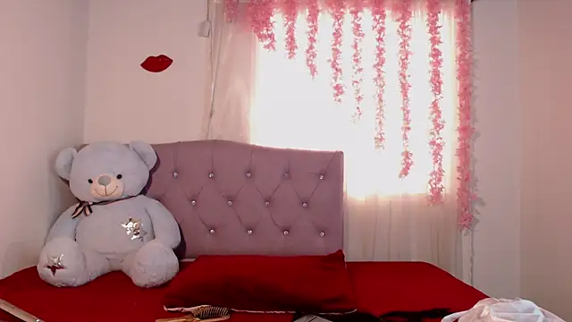 Snapshot of Alleanys_Cristal chatting on March 2025 02:16:01 PM Alleanys Cristal online show from March 2025 02:16:01 PM