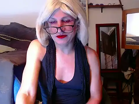 Snapshot of LorenJade chatting on June 2026 07:47:02 AM LorenJade online show from June 2026 07:47:02 AM