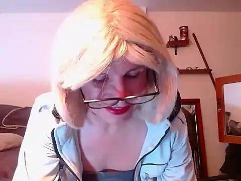 Snapshot of LorenJade chatting on June 2026 08:01:02 AM LorenJade online show from June 2026 08:01:02 AM