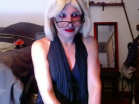 Snapshot of LorenJade chatting on June 2026 08:03:01 AM LorenJade online show from June 2026 08:03:01 AM