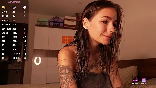 Snapshot of girl_with_snaketatto0 chatting on June 2026 02:39:02 AM girl with snaketatto0 online show from June 2026 02:39:02 AM