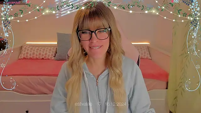 Snapshot of estivalae chatting on December 2024 01:22:01 PM estivalae online show from December 2024 01:22:01 PM