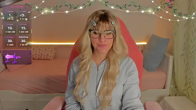 Snapshot of estivalae chatting on December 2025 12:00:02 PM estivalae online show from December 2025 12:00:02 PM