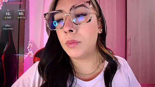 Snapshot of leahtemptation3 chatting on June 2026 08:58:02 AM leahtemptation3 online show from June 2026 08:58:02 AM