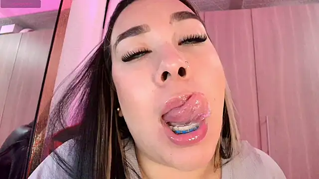 Snapshot of leahtemptation3 chatting on July 2026 03:58:01 AM leahtemptation3 online show from July 2026 03:58:01 AM