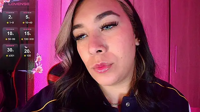 Snapshot of leahtemptation3 chatting on June 2026 07:26:02 AM leahtemptation3 online show from June 2026 07:26:02 AM