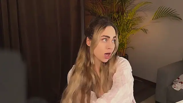 hotexclusive  online show from April 2026 07:56:02 PM