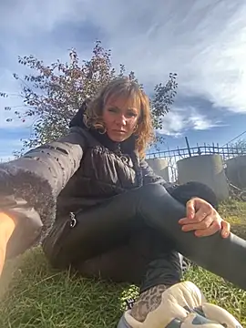 Snapshot of Anita-Smith chatting on October 2025 07:50:02 AM Anita-Smith online show from October 2025 07:50:02 AM