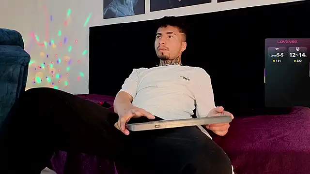 JuanCamiilo 66 online show from April 2026 05:49:02 PM