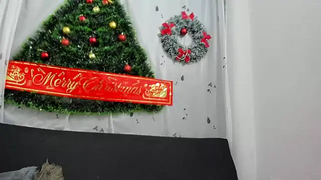 alejandracooper  online show from December 2024 06:09:01 PM