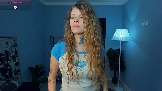 Snapshot of RayaNenlia chatting on February 2026 05:05:01 AM RayaNenlia online show from February 2026 05:05:01 AM