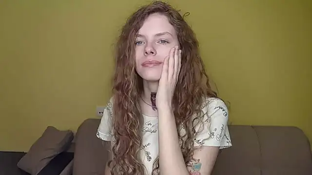 Snapshot of RayaNenlia chatting on March 2026 05:19:01 AM RayaNenlia online show from March 2026 05:19:01 AM