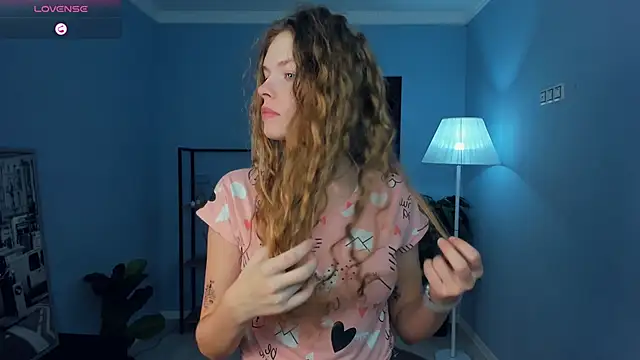 Snapshot of RayaNenlia chatting on February 2026 05:02:01 AM RayaNenlia online show from February 2026 05:02:01 AM