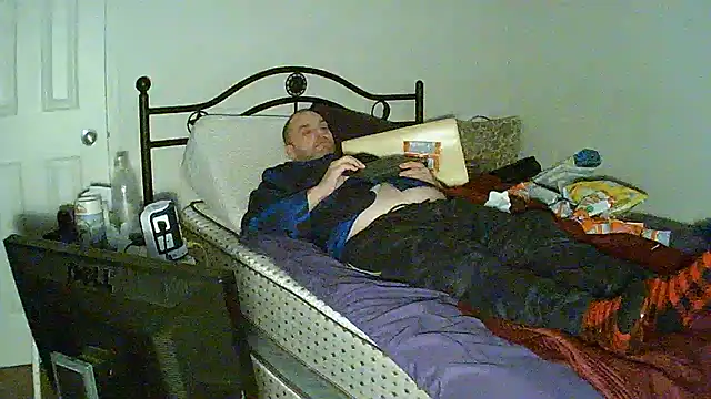 caressonnous online show from December 2024 07:40:01 PM