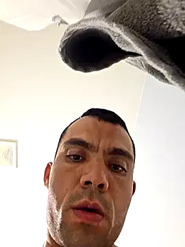 Snapshot of calichemiles chatting on November 2025 03:32:01 AM calichemiles online show from November 2025 03:32:01 AM