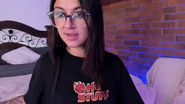 Snapshot of noemi_foxxx chatting on February 2025 03:51:02 PM noemi foxxx online show from February 2025 03:51:02 PM