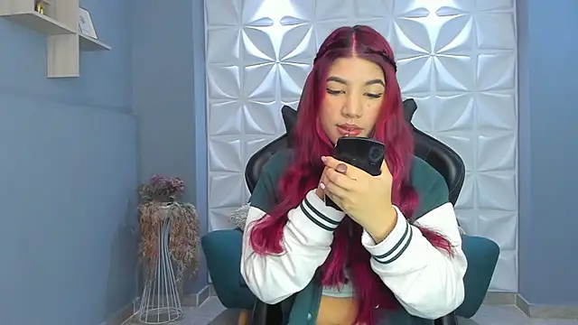 Snapshot of LindseyFerrer chatting on January 2025 11:15:02 AM LindseyFerrer online show from January 2025 11:15:02 AM