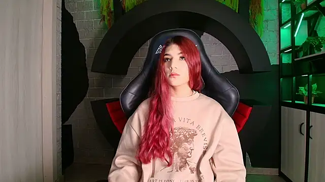 Snapshot of LindseyFerrer chatting on December 2024 11:11:01 AM LindseyFerrer online show from December 2024 11:11:01 AM