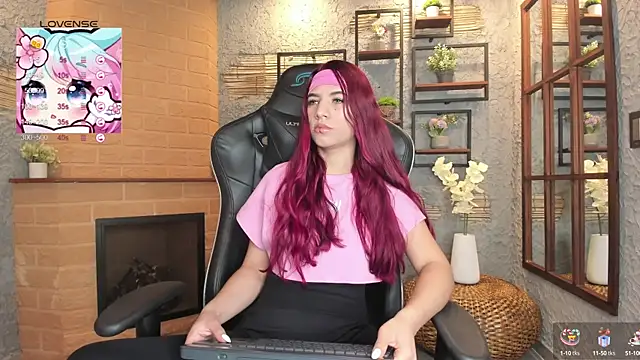 Snapshot of LindseyFerrer chatting on January 2025 11:14:01 AM LindseyFerrer online show from January 2025 11:14:01 AM