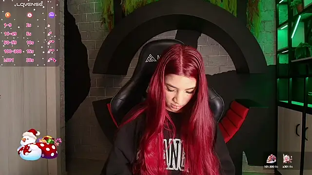 Snapshot of LindseyFerrer chatting on December 2024 11:10:01 AM LindseyFerrer online show from December 2024 11:10:01 AM