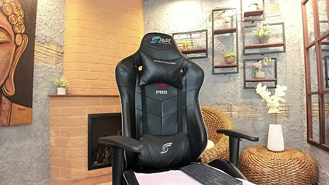 Snapshot of LindseyFerrer chatting on December 2024 11:15:02 AM LindseyFerrer online show from December 2024 11:15:02 AM