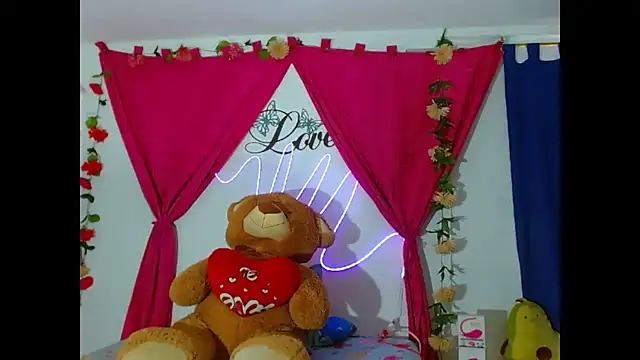 natashakissess online show from February 2026 05:09:02 PM