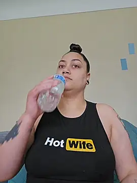 honeeyyy pot online show from April 2026 09:29:01 PM