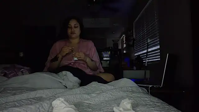 honeeyyy pot online show from October 2025 01:01:02 PM