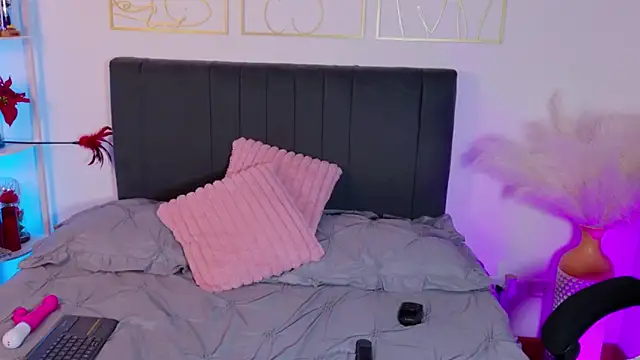 summer holiday online show from December 2025 05:44:01 AM