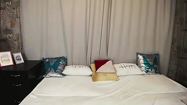 Snapshot of Unusual_G chatting on November 2025 06:19:01 AM Unusual G online show from November 2025 06:19:01 AM