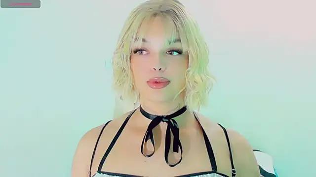 Emmaa Saenz  online show from April 2026 10:28:01 PM