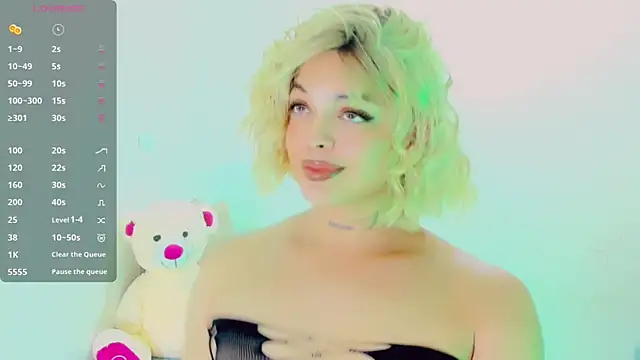 Emmaa Saenz  online show from March 2026 09:55:01 PM