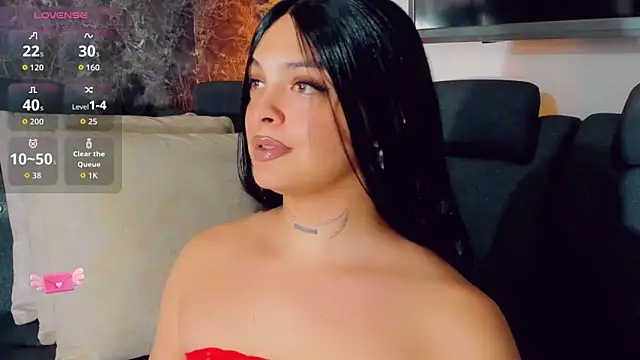 Emmaa Saenz  online show from May 2026 10:15:02 PM