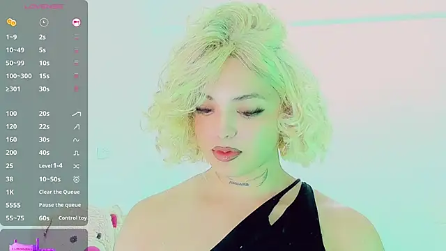 Emmaa Saenz  online show from February 2026 10:55:01 PM