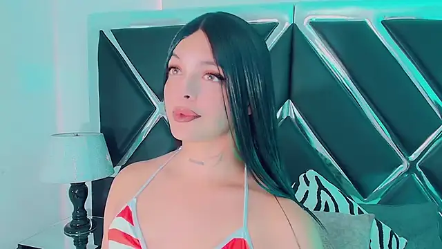 Emmaa Saenz  online show from December 2025 06:09:01 PM