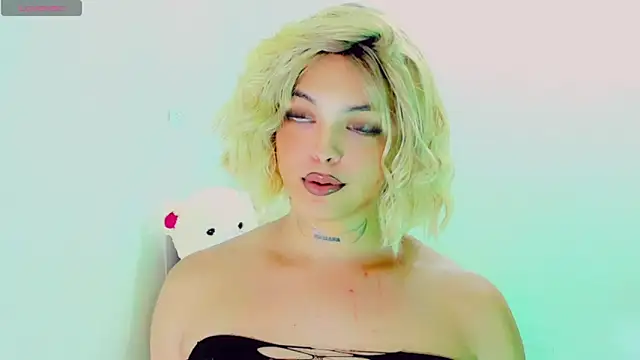 Emmaa Saenz  online show from March 2026 10:22:02 PM