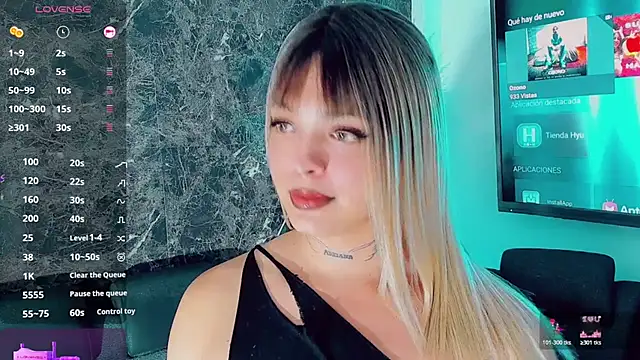 Emmaa Saenz  online show from February 2026 11:03:02 PM