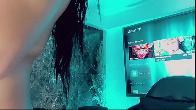 Emmaa Saenz  online show from November 2025 10:30:01 PM