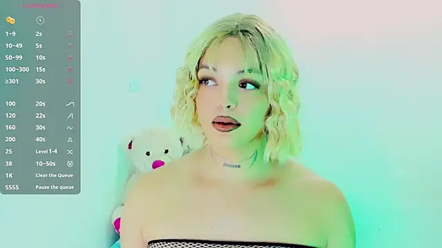 Emmaa Saenz  online show from March 2026 10:13:02 PM