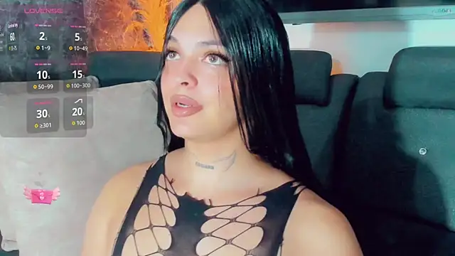 Emmaa Saenz  online show from May 2026 10:37:02 PM