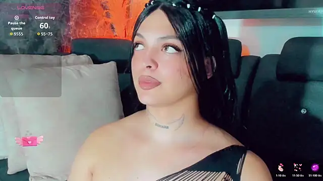 Emmaa Saenz  online show from May 2026 10:10:02 PM