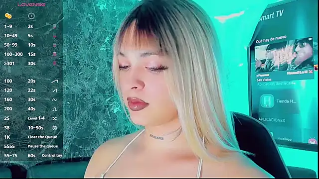 Emmaa Saenz  online show from December 2025 08:53:01 PM